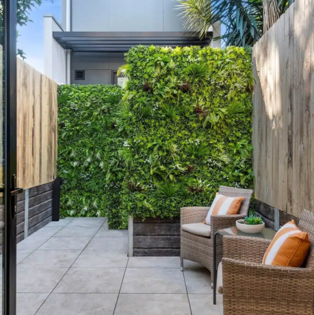 install-vertical-garden-screens-to-add-some-elegance-to-your-space-big-0