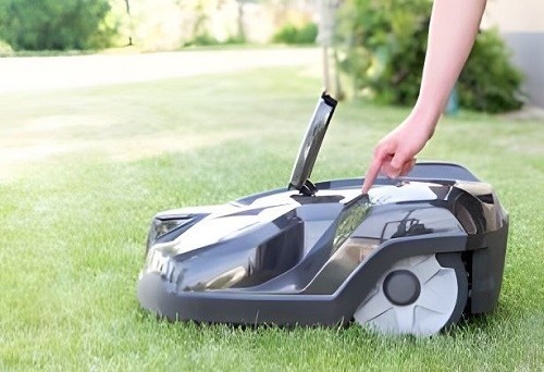 robotic-lawn-mowers-australia-boxing-day-sale-up-to-70-off-big-1