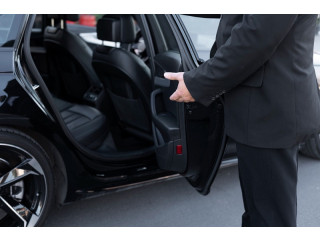 Get Premier Airport Limo Service Between Buffalo and Pearson