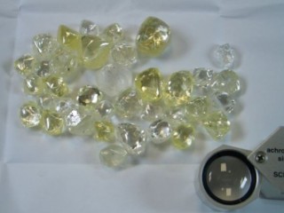 UNCUT ROUGH DIAMONDS FOR SALE.