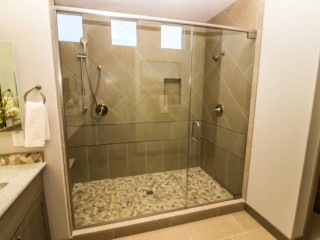 Looking for Shower Enclosures in Toronto? Academy Glass Has You Covered!