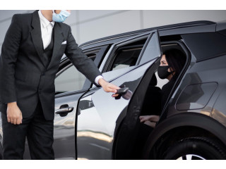 Hire a Luxurious Airport Limo in Uxbridge at Unbeatable Rates