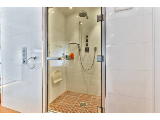 Redefine Luxury with Shower Lagoon's Exquisite Glass Shower Doors
