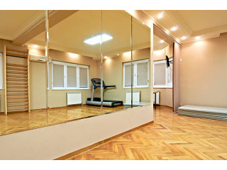 Elevate Your Toronto Gym with High-Quality Custom Mirrors from Academy Glass