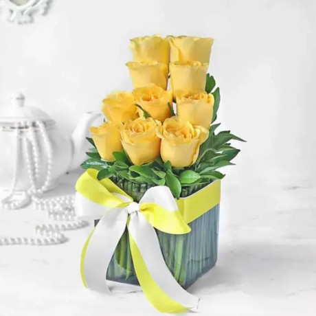 send-flowers-to-chennai-from-oyegifts-with-best-offer-big-1