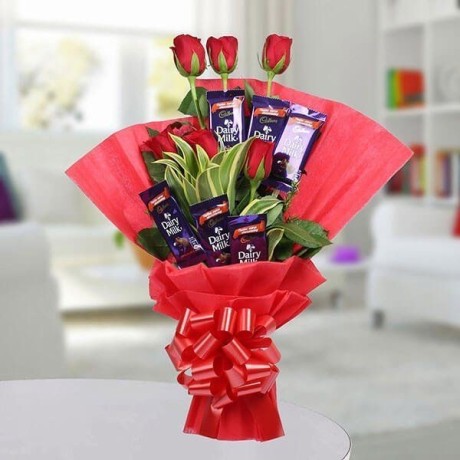 online-flower-bouquet-delivery-in-kolkata-from-oyegifts-with-cheap-price-big-0