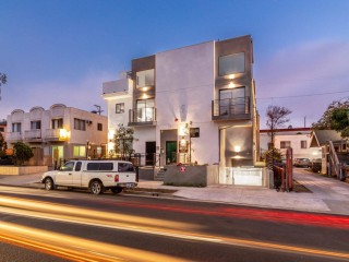 Townhomes in riverside for rent in Koreatown