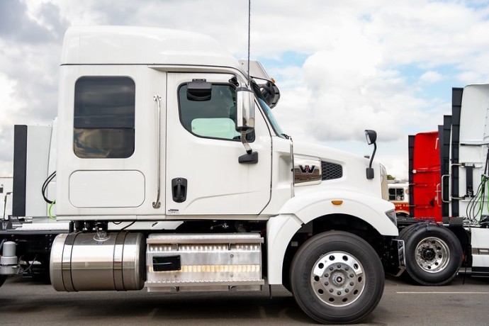 discover-superior-performance-with-new-semi-trucks-big-4