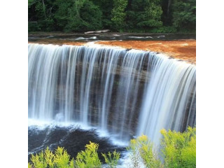 Marvel at Nature's Majesty: Tahquamenon Falls